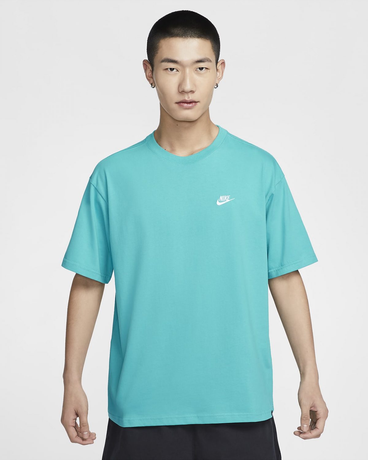 Мужская футболка Nike Sportswear Club зеленая фото