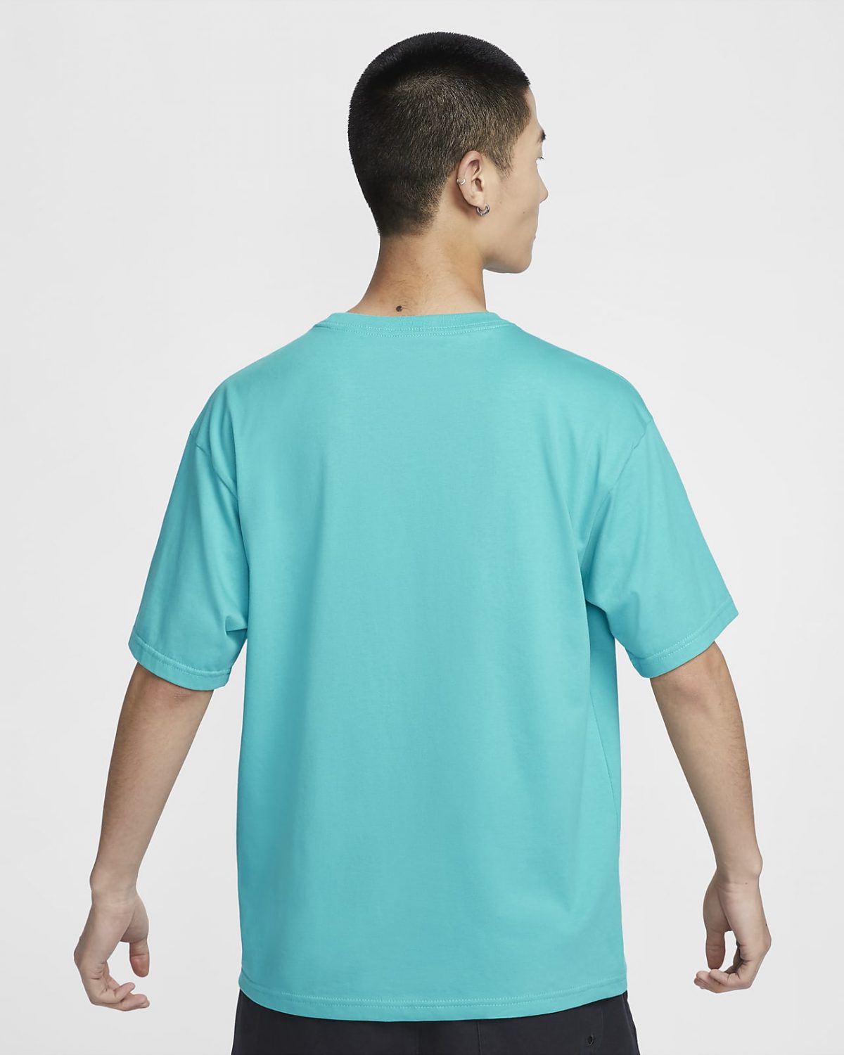 Мужская футболка Nike Sportswear Club зеленая фотография