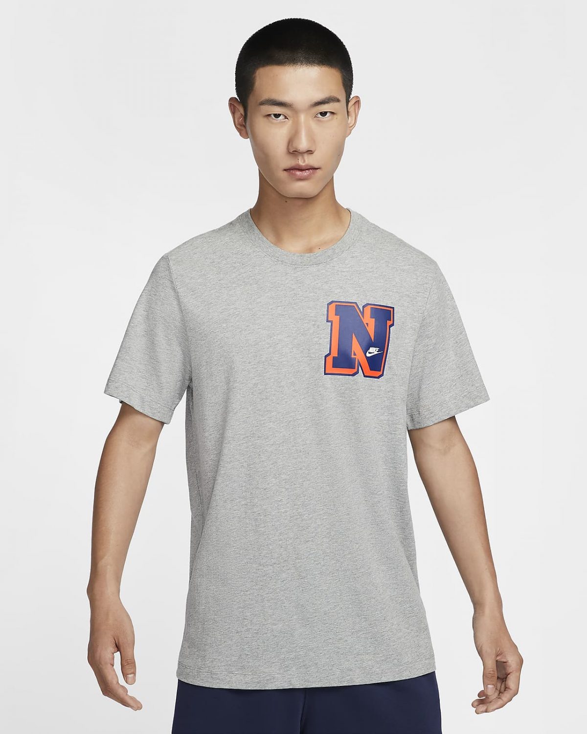 Мужская футболка Nike Sportswear серая фото