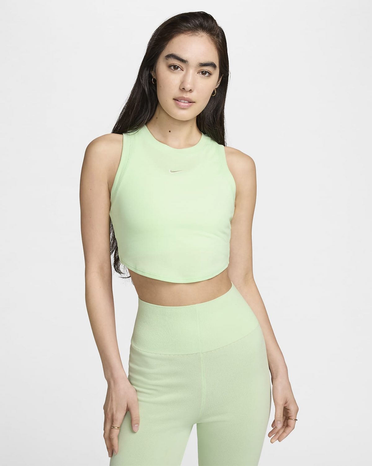 Женская спортивная одежда Nike Sportswear Essentials зеленая фото