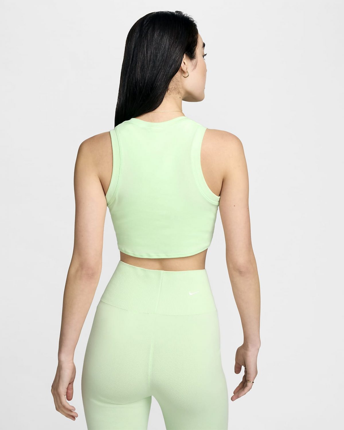 Женская спортивная одежда Nike Sportswear Essentials зеленая фотография