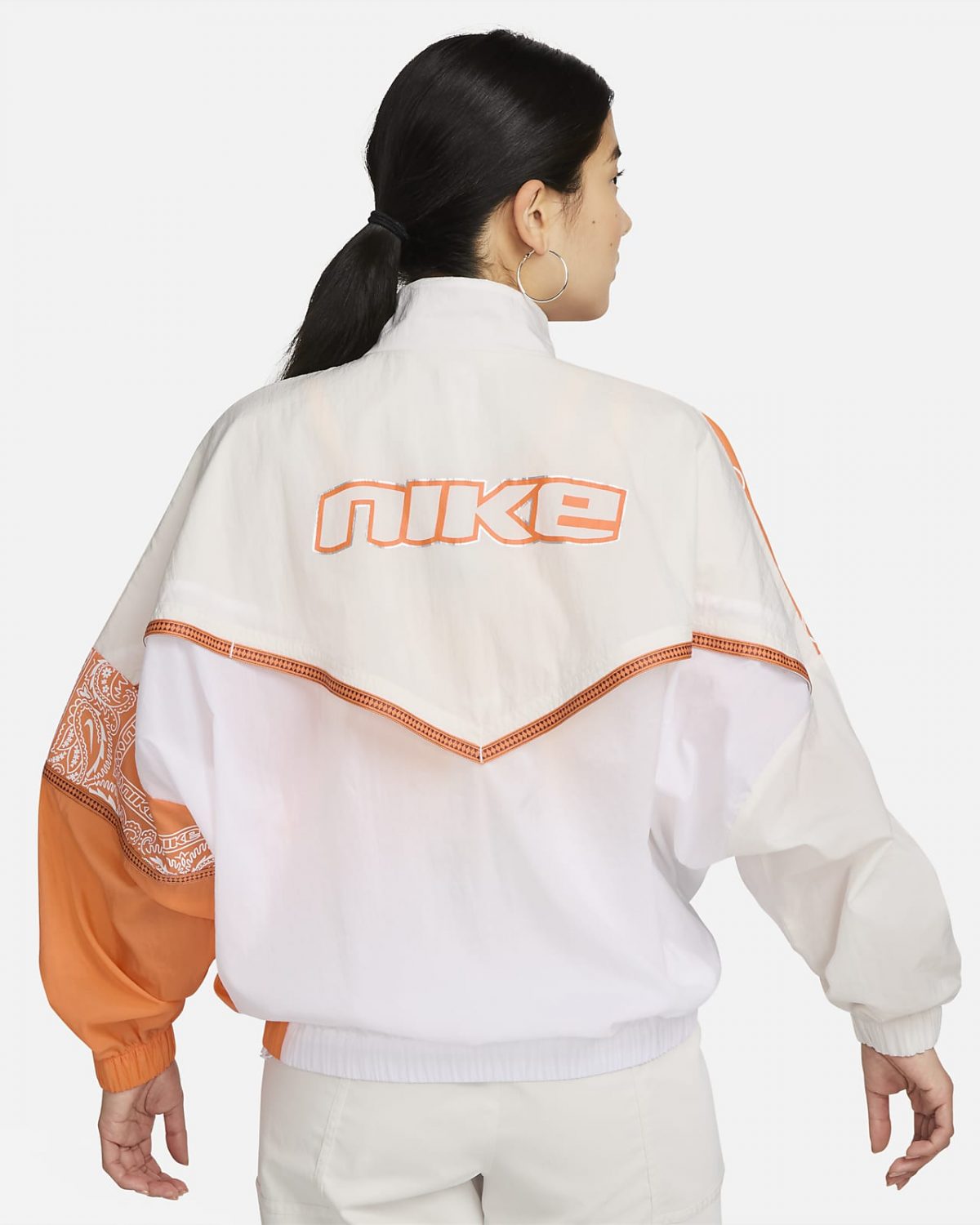 Женская куртка Nike Sportswear Windrunner фото