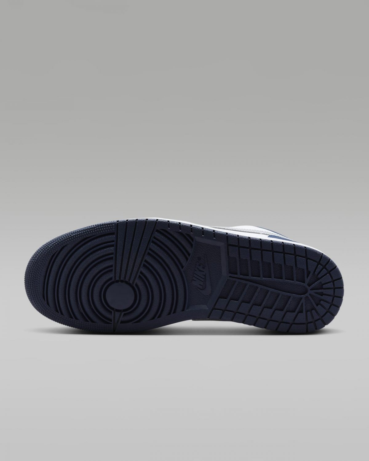 Мужские кроссовки nike Air Jordan 1 Low фотография