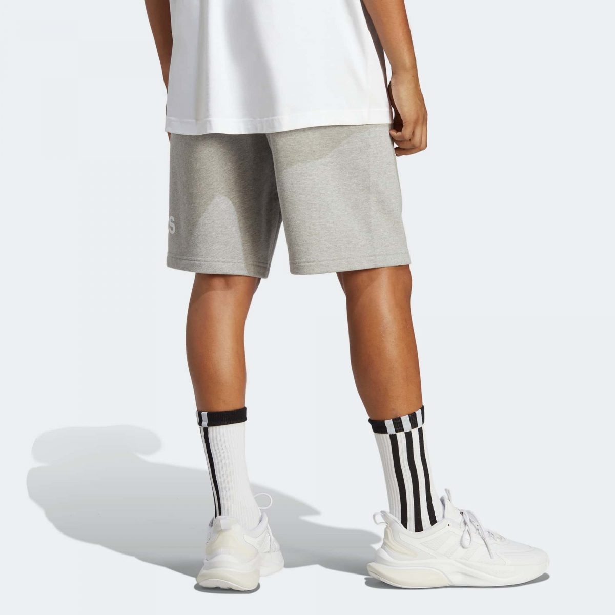 Мужские шорты adidas ESSENTIALS BIG LOGO SHORTS фотография