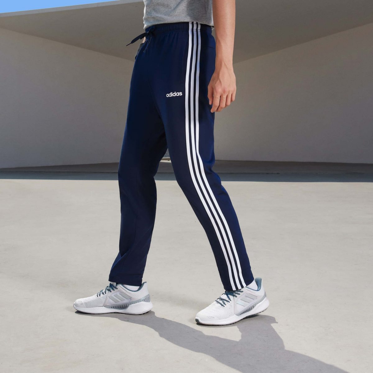 Мужские брюки adidas ESSENTIALS OPEN HEM PANTS фотография