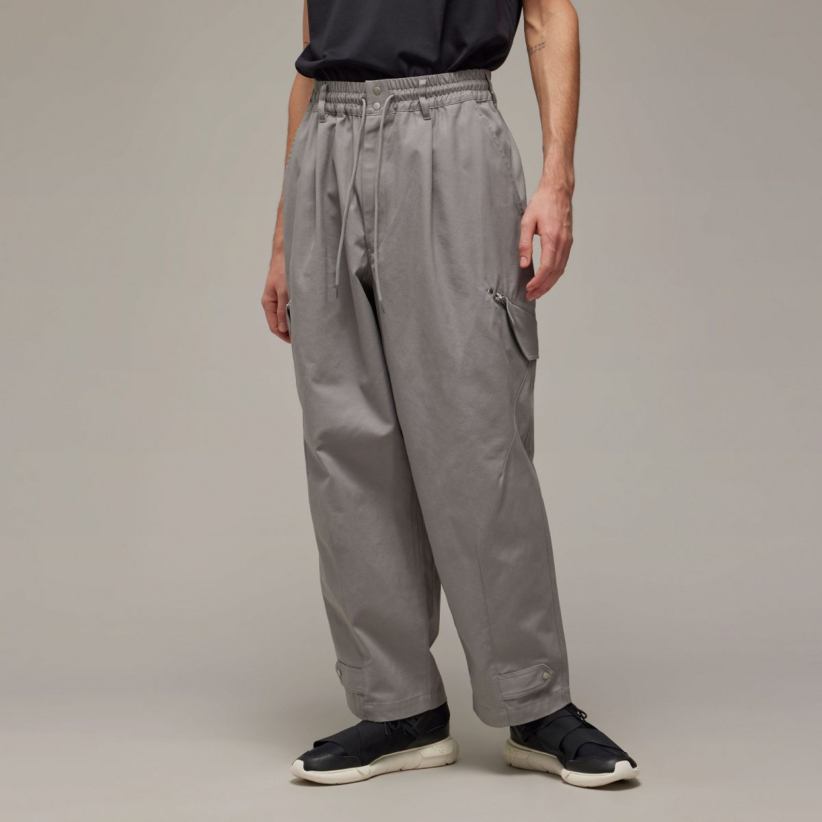 Мужские брюки adidas WORKWEAR CARGO PANTS фото
