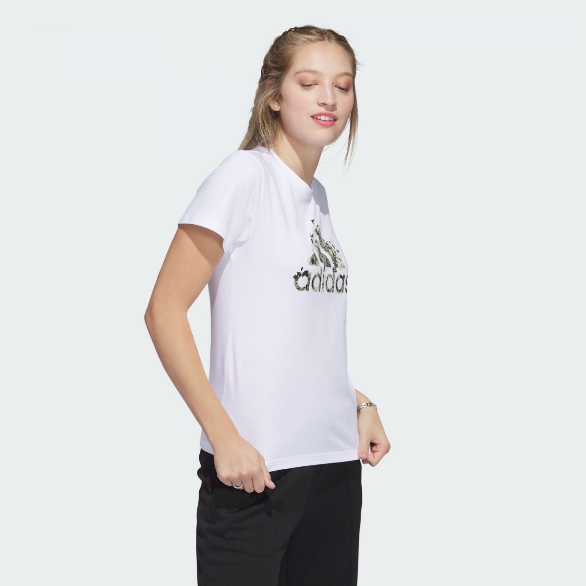 Женская футболка adidas FLORAL BADGE OF SPORT GRAPHIC TEE