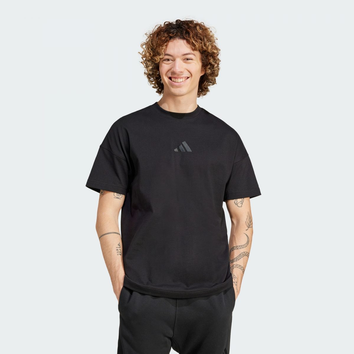 Мужская футболка adidas ALL SZN GRAPHIC T-SHIRT фото