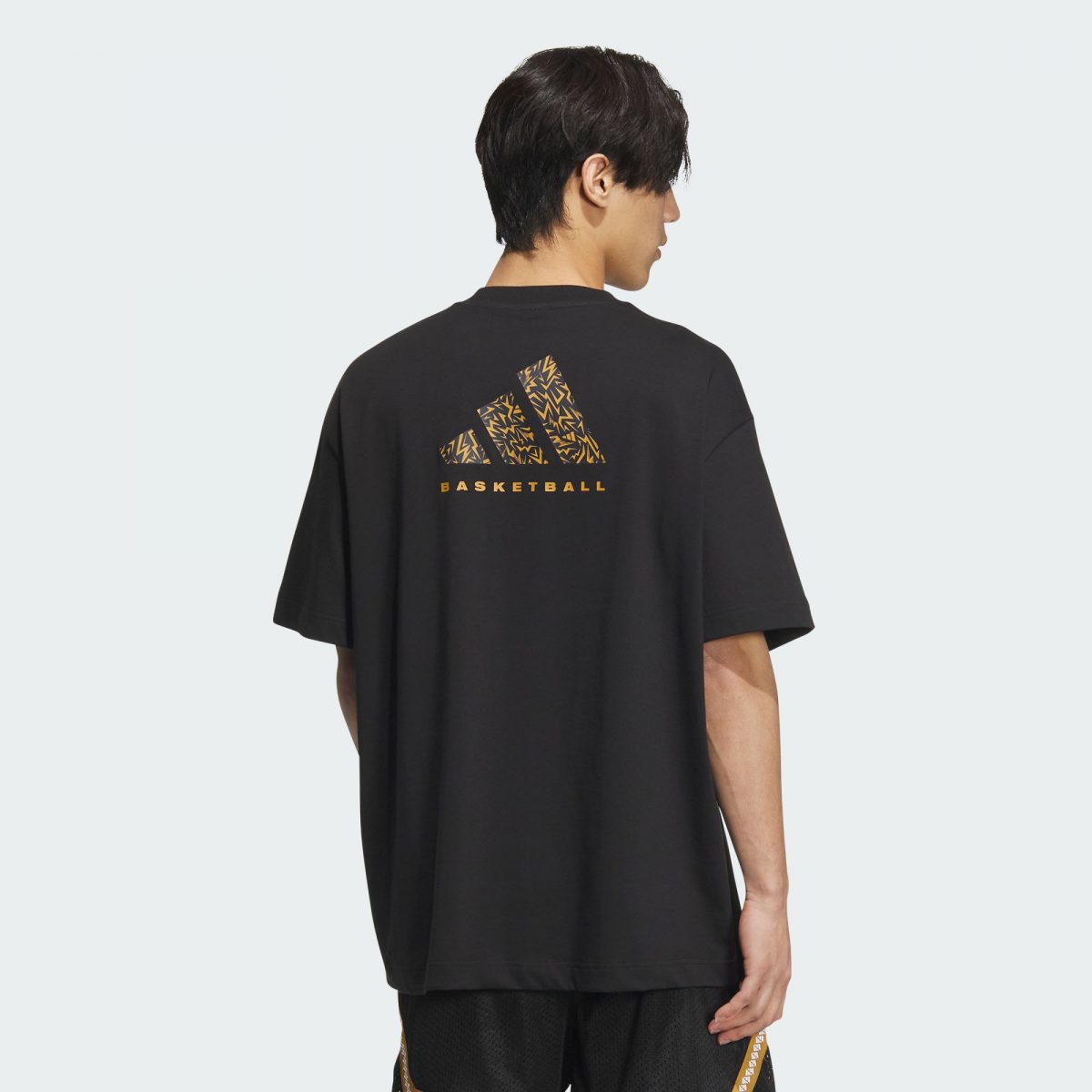 Мужская футболка adidas BASKETBALL T-SHIRT Черная фотография