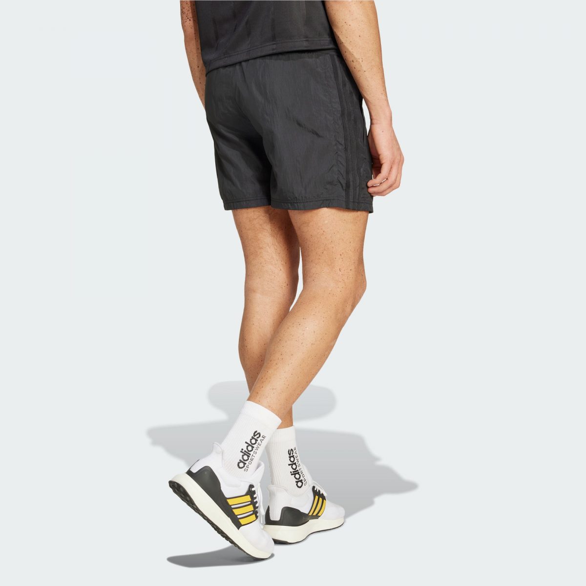 Мужские шорты adidas TIRO LIGHTWEIGHT WOVEN SHORTS фотография
