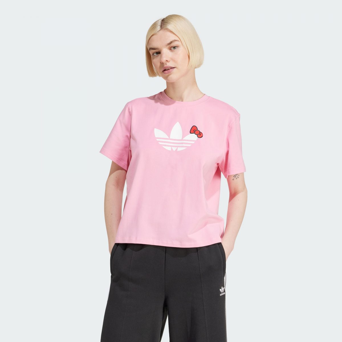 Женская футболка adidas HELLO KITTY TREFOIL BOXY T-SHIRT Розовая фото