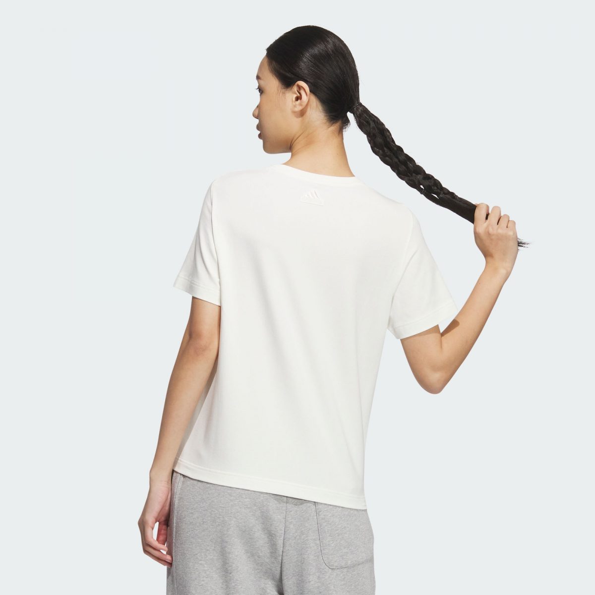Женская футболка adidas LOUNGE SHORT SLEEVE T-SHIRT фотография