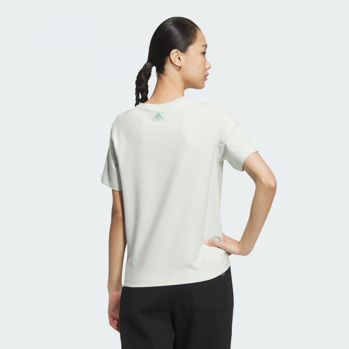 Женская футболка adidas LOUNGE SHORT SLEEVE T-SHIRT JJ1570 фотография