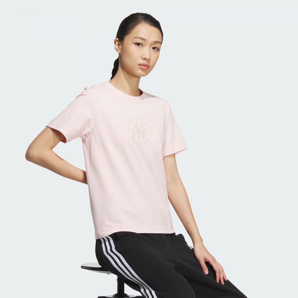 Женская футболка adidas LOUNGE SHORT SLEEVE T-SHIRT