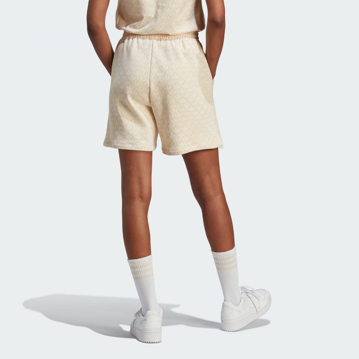 Женские шорты adidas TREFOIL MONOGRAM SHORTS Белые фотография
