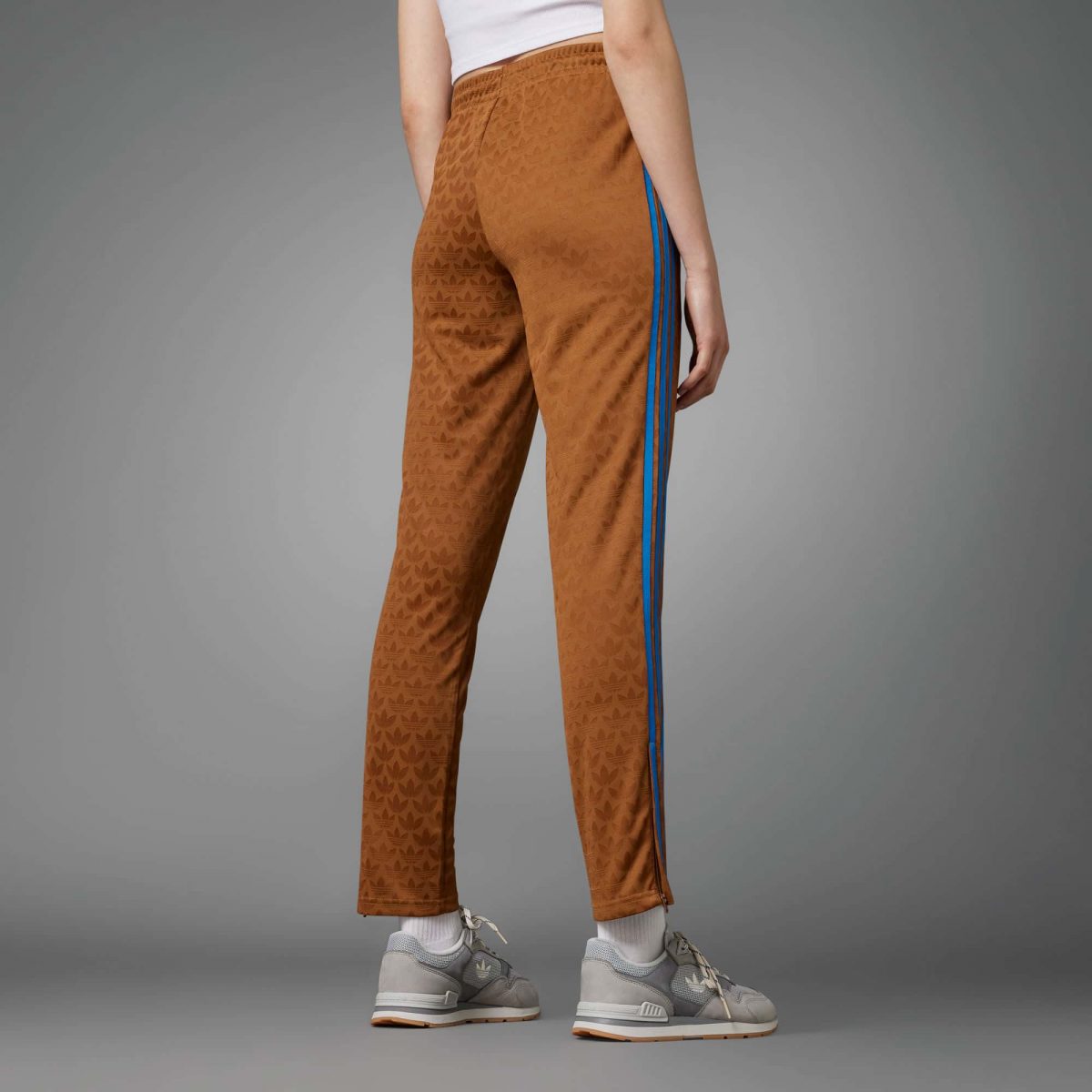 Женские брюки adidas ADICOLOR 70S SST TRACK PANTS фотография