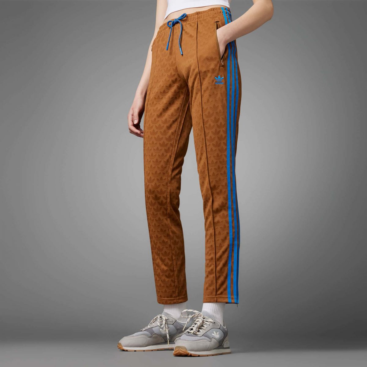 Женские брюки adidas ADICOLOR 70S SST TRACK PANTS фото