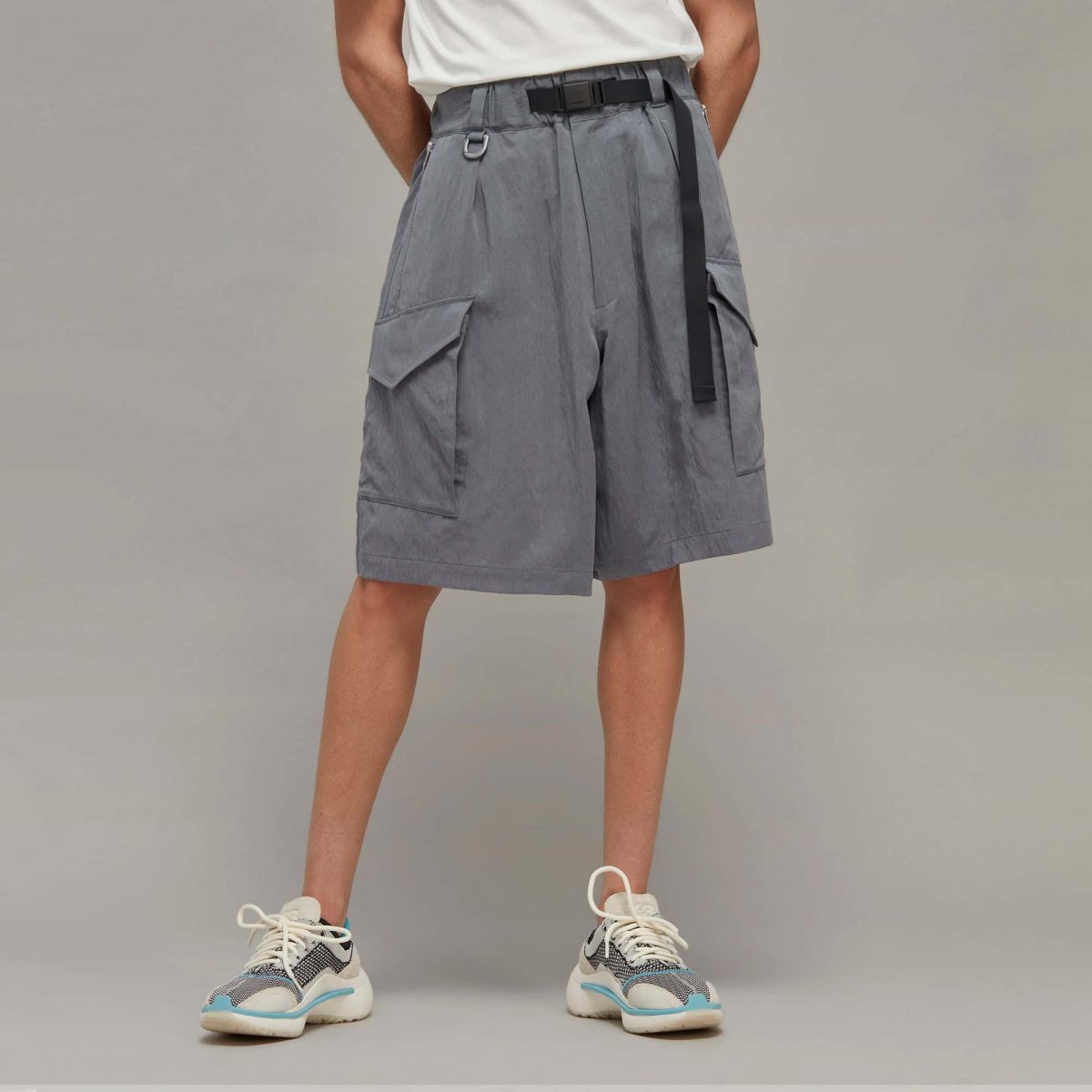 Мужские шорты adidas UTILITY WOVEN SHORTS фото