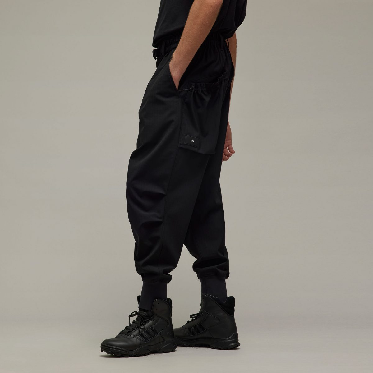 Мужские брюки adidas CUFFED RIPSTOP PANTS фотография