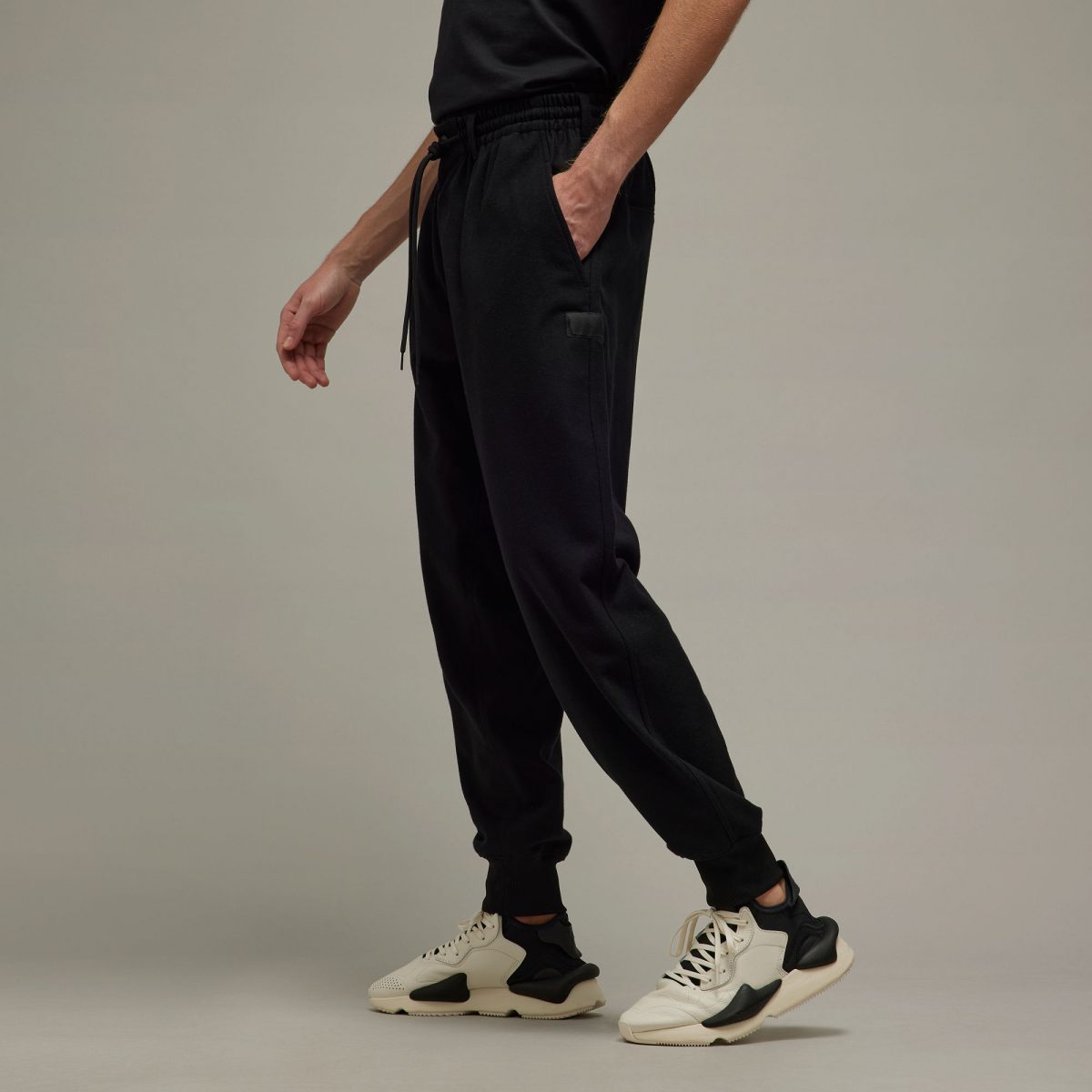 Мужские брюки adidas WOOL FLANNEL CUFFED PANTS фотография