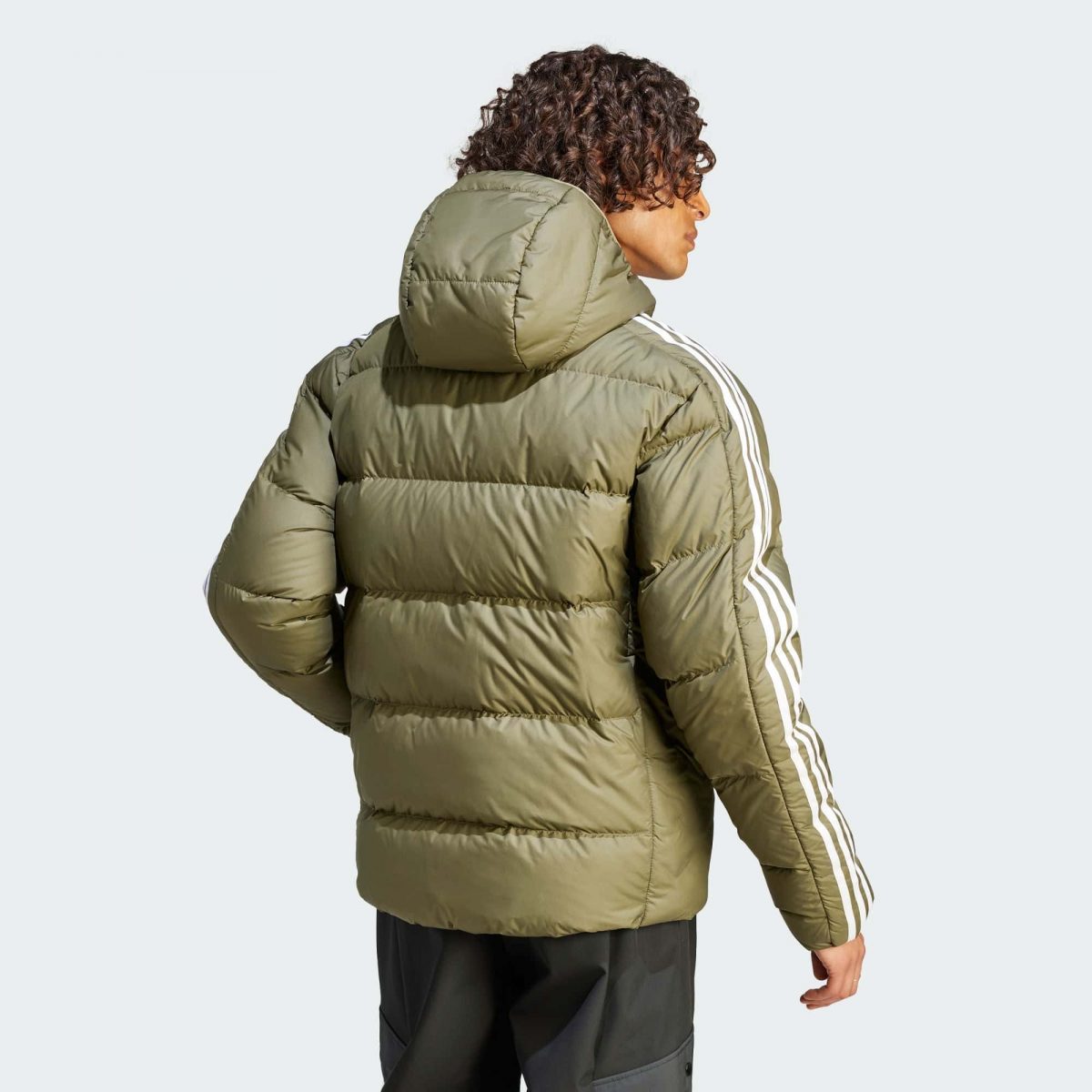 Мужская куртка adidas ESSENTIALS DOWN HOODED JACKET фотография