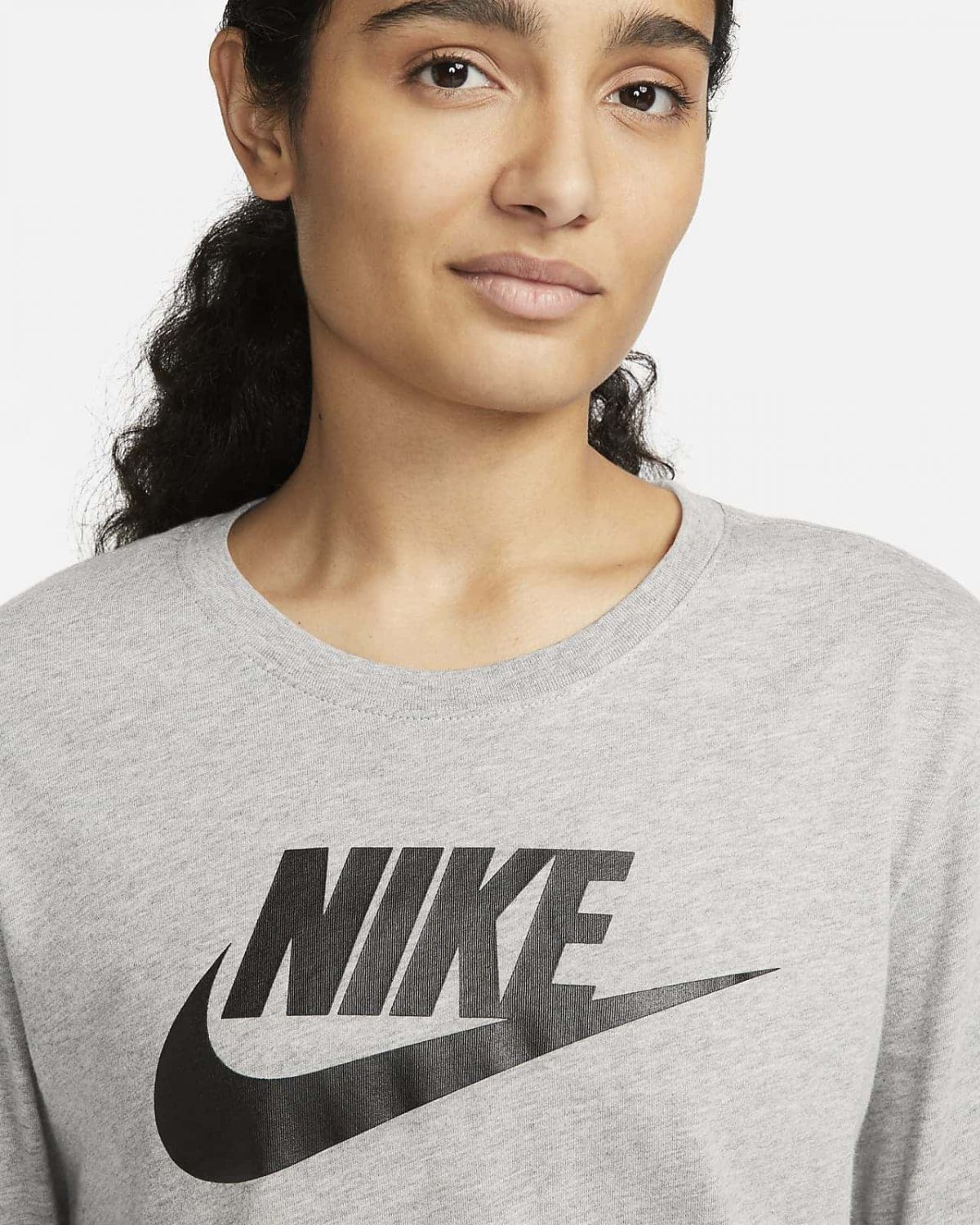 Женская футболка Nike Sportswear Essentials